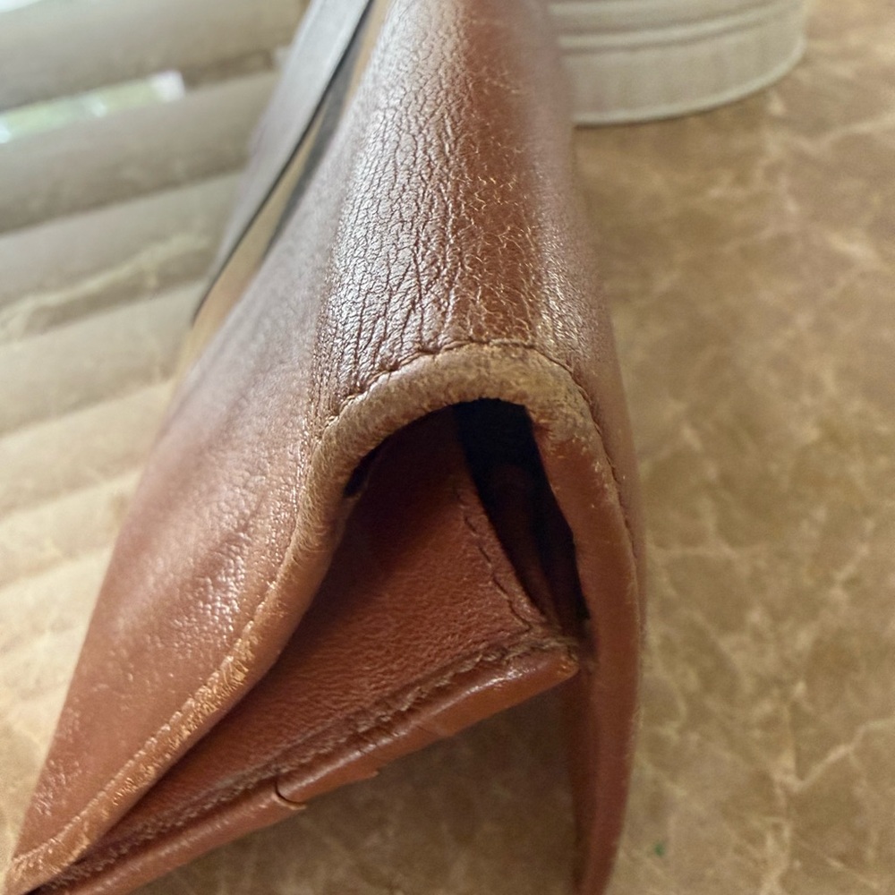 Burberry Brown Leather Wallet with Plaid Accent - Picture 4 of 4